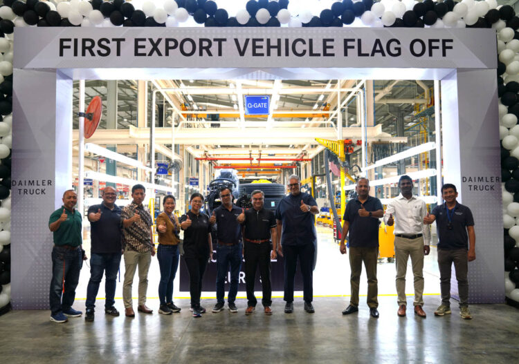 Daimler Commercial Vehicles Manufacturing Indonesia (DCVMI) melepas unit perdana sasis bus Mercedes-Benz 1626L Euro 5 untuk pasar ekspor.