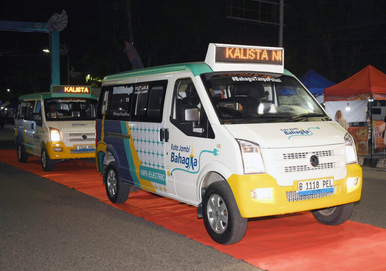 Transportasi Listrik, Kota Jambi, Bus Listrik Jambi, Angkot Listrik, Buy The Service, KALISTA, Transportasi Publik Hijau, Mobilitas Berkelanjutan, Bus EV Indonesia, Program BTS